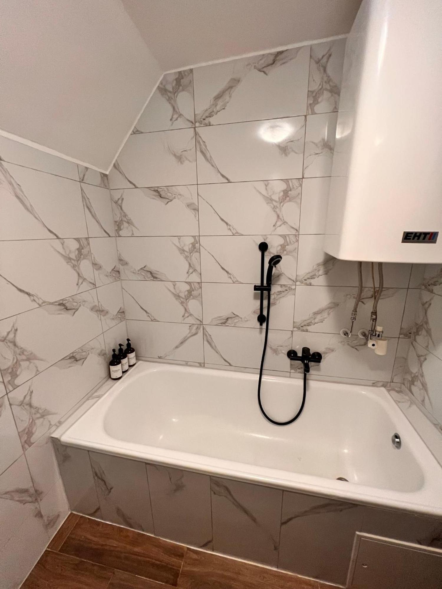 Perfekte Lage! Ganze Wohnung Burgblick Residenz Sankt Veit an der Glan Exterior photo